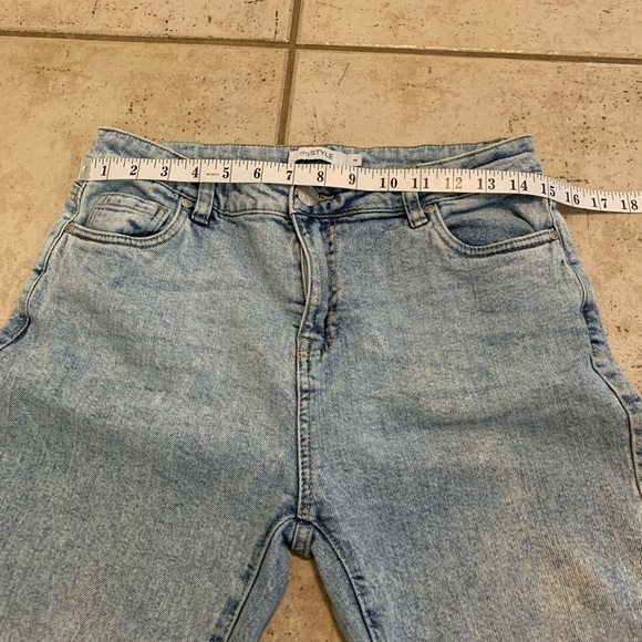 MYSTYLE Light Wash Raw Hem Cropped Jeans - Size 4 - Picture 3 of 5